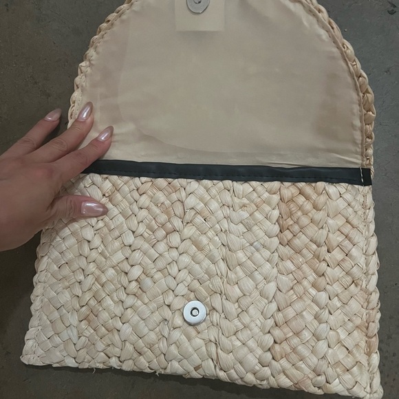 WOVEN CLUTCH | NWT | NEVER WORN - Picture 4 of 7